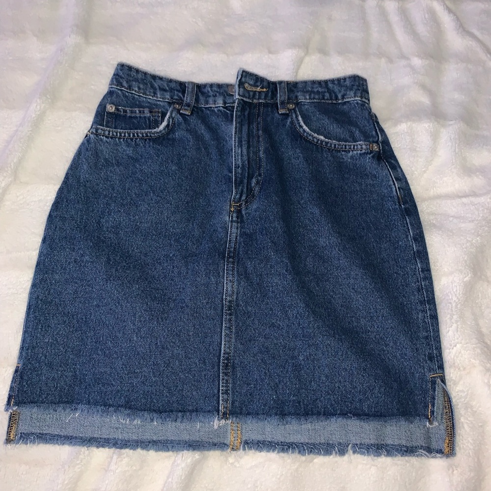 H&M Medium-Wash Denim Skirt